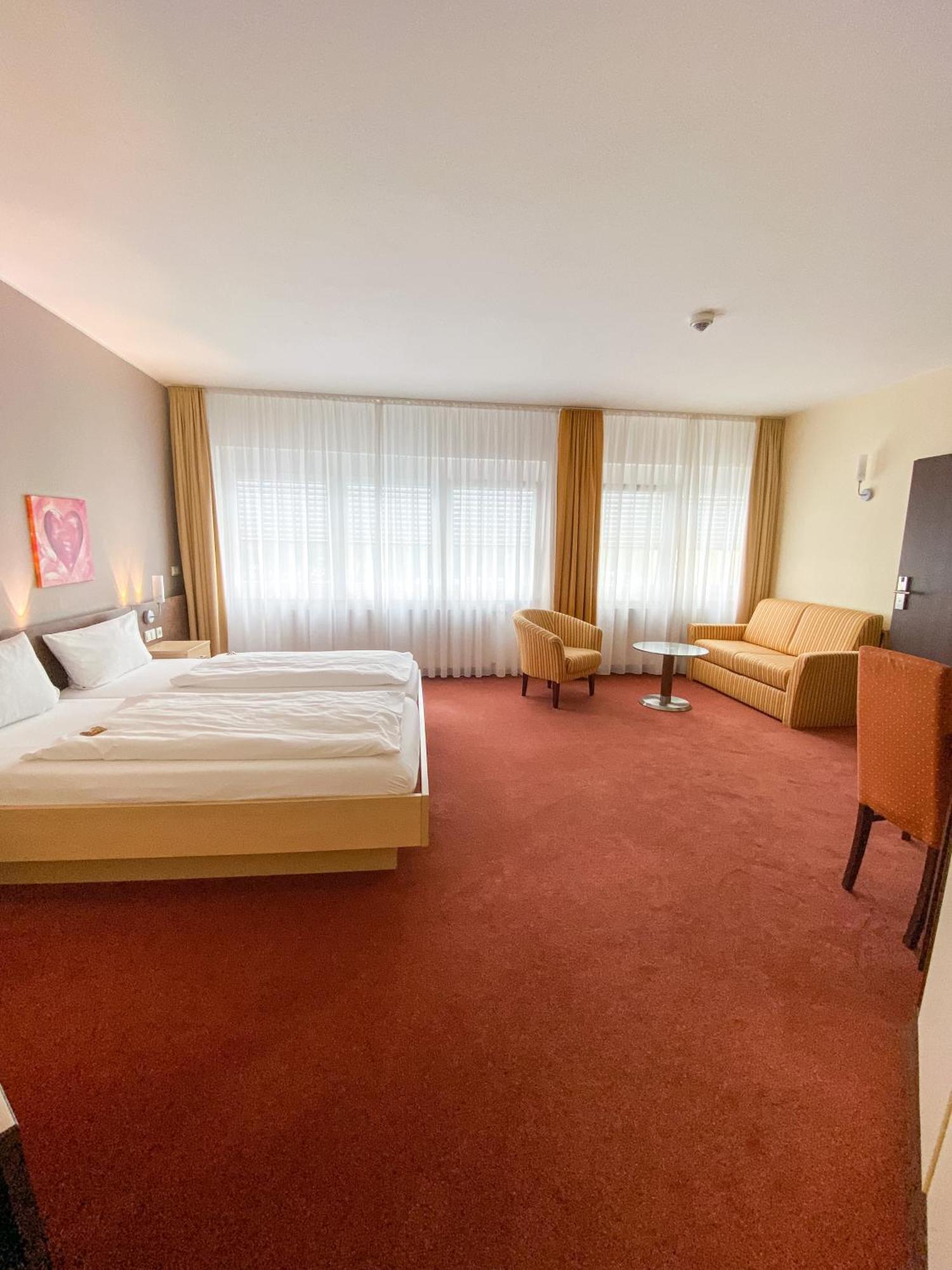Phönix Hotel Bergneustadt Exteriör bild