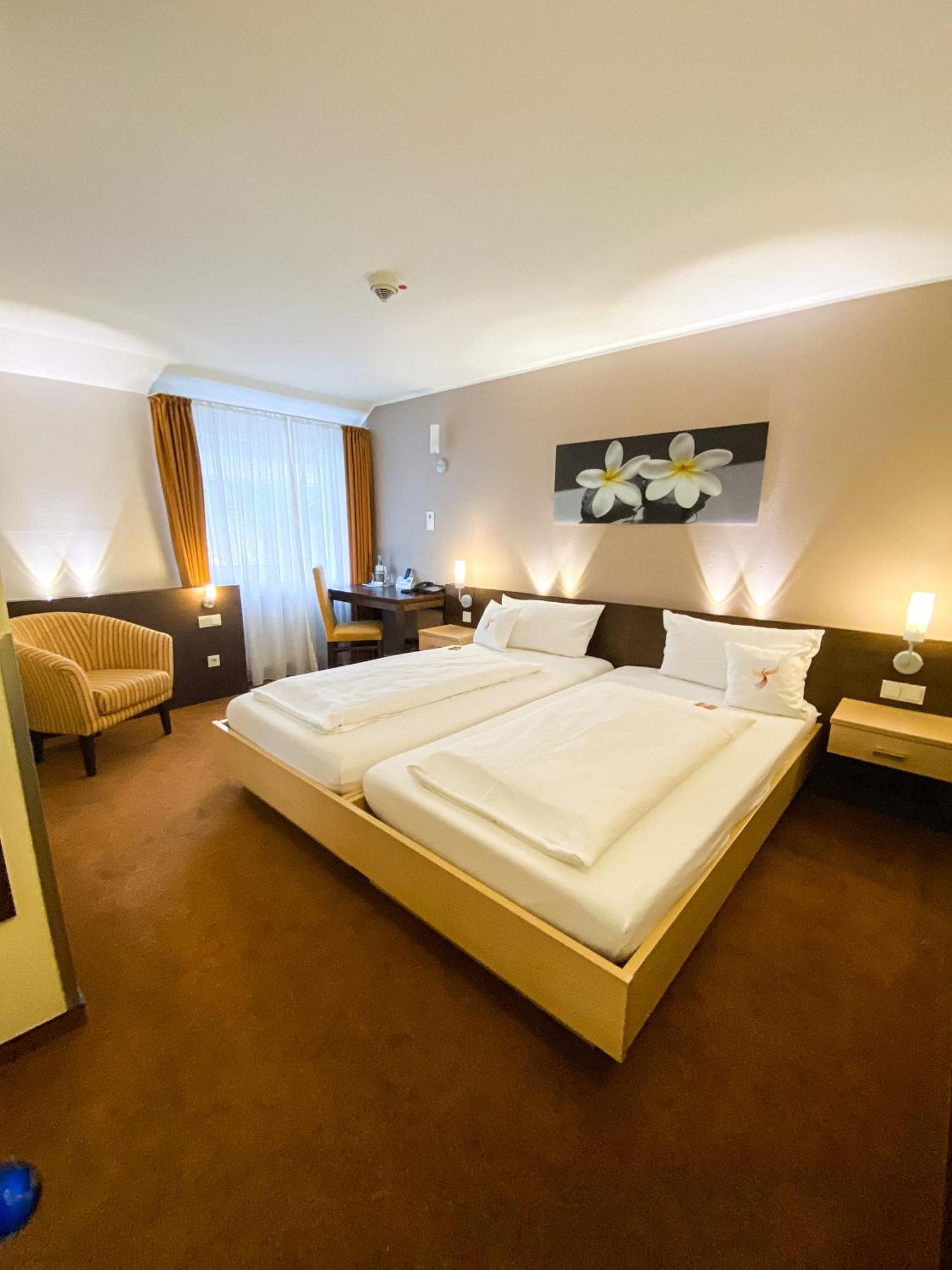 Phönix Hotel Bergneustadt Exteriör bild