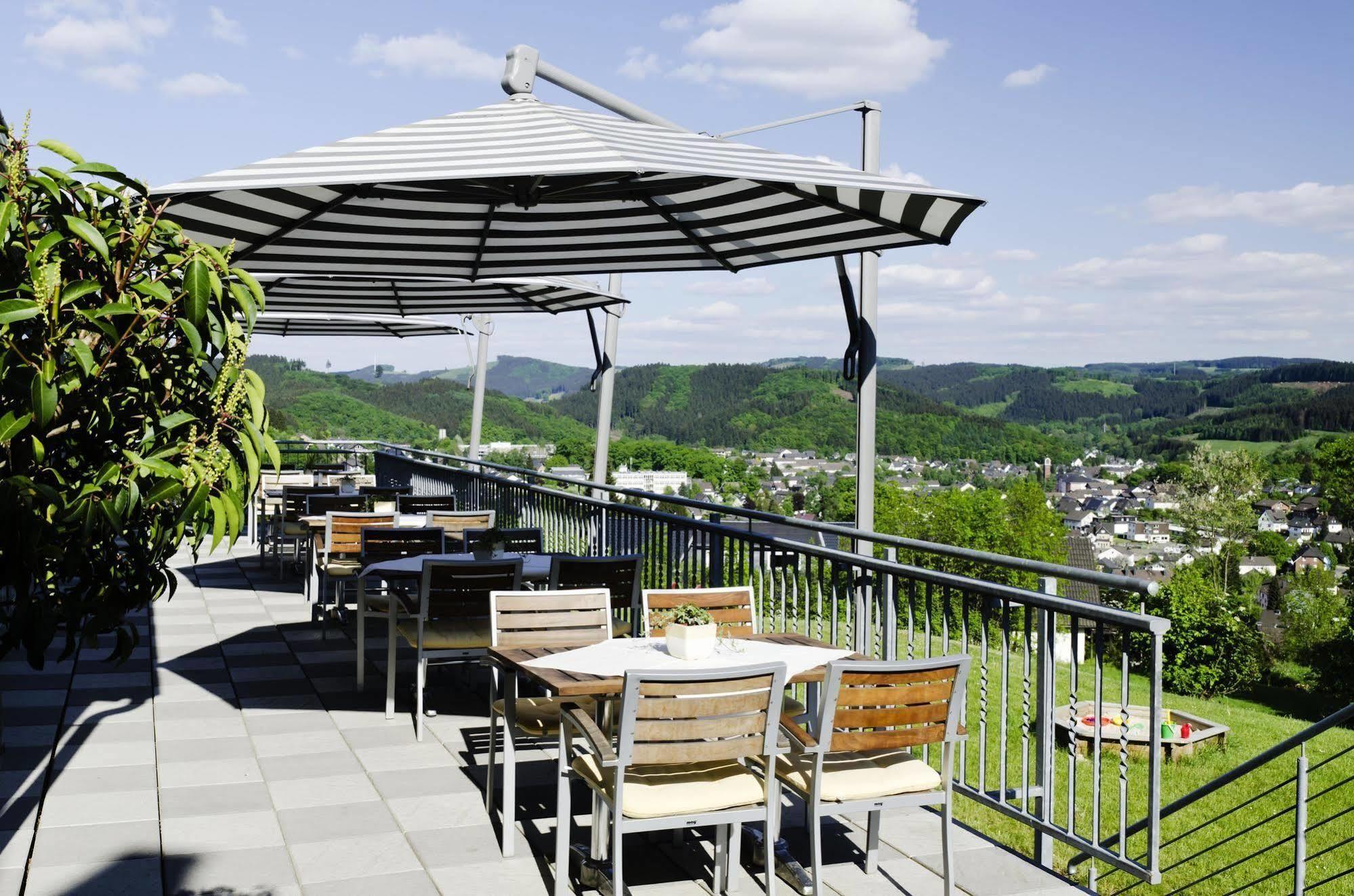 Phönix Hotel Bergneustadt Exteriör bild